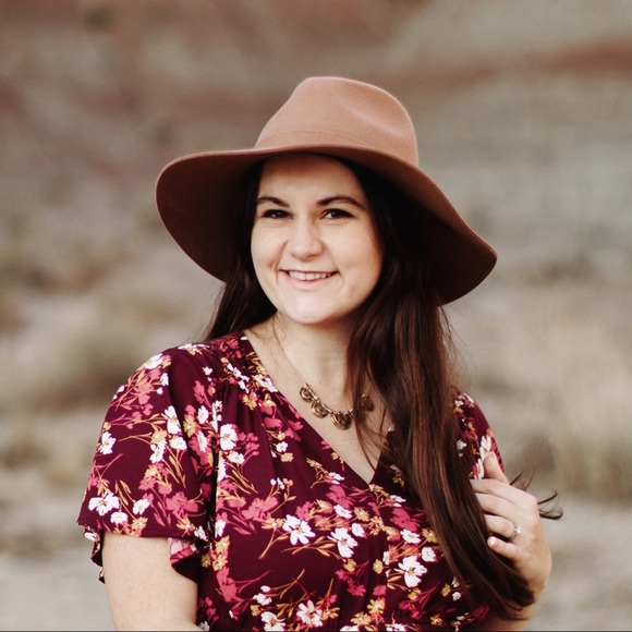 Meet your Posher, Ciera - Picture 2 of 2